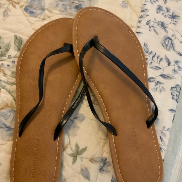 Amazon Essentials Black Sandals - Picture 3 of 3